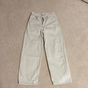 Stylish Light Gray High-Waisted Jeans